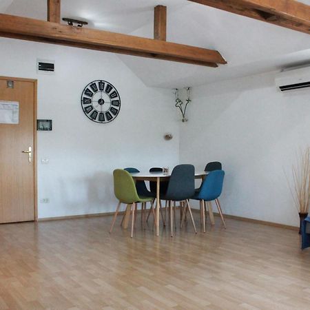 News Apartment Bukares Bagian luar foto