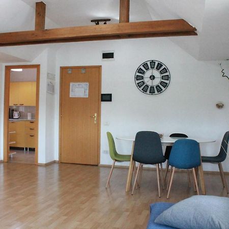 News Apartment Bukares Bagian luar foto