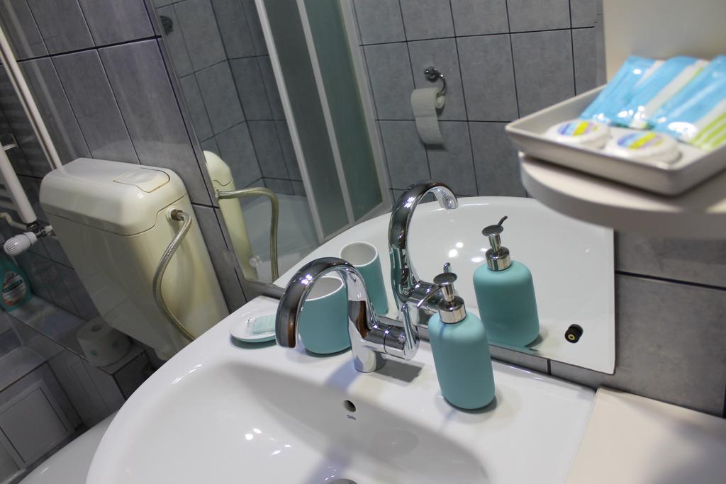 News Apartment Bukares Bagian luar foto
