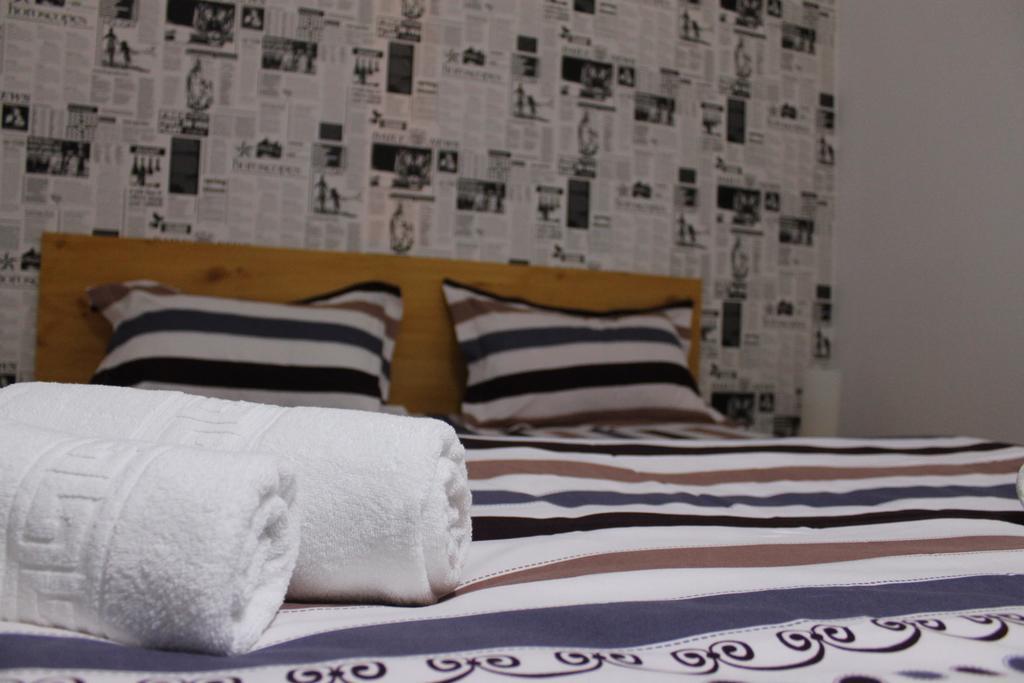 News Apartment Bukares Bagian luar foto