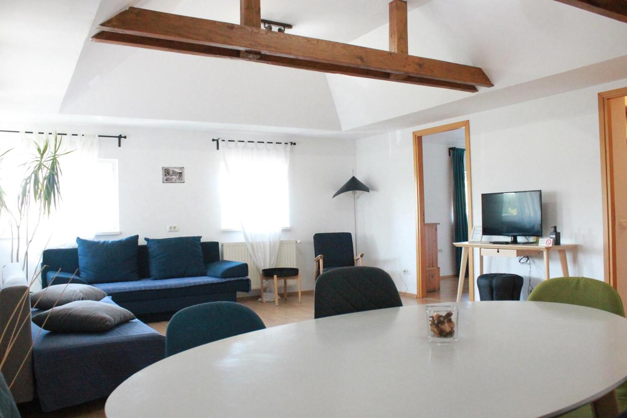 News Apartment Bukares Bagian luar foto