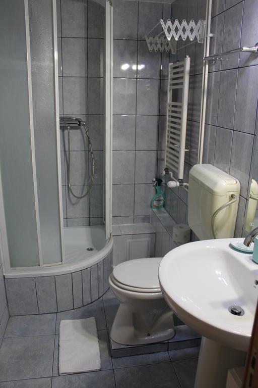 News Apartment Bukares Bagian luar foto
