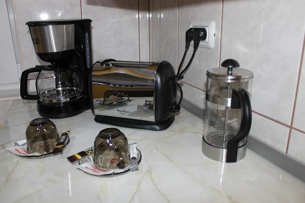 News Apartment Bukares Bagian luar foto