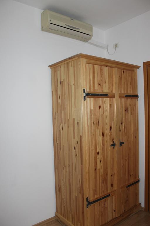 News Apartment Bukares Bagian luar foto