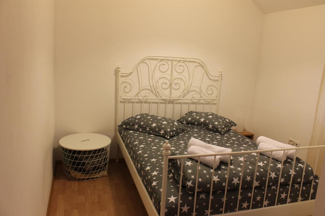 News Apartment Bukares Bagian luar foto